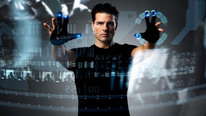 Tom Cruise ve filmu Minority Report ovládá počítač pomocí gest. (Foto: Profimedia)