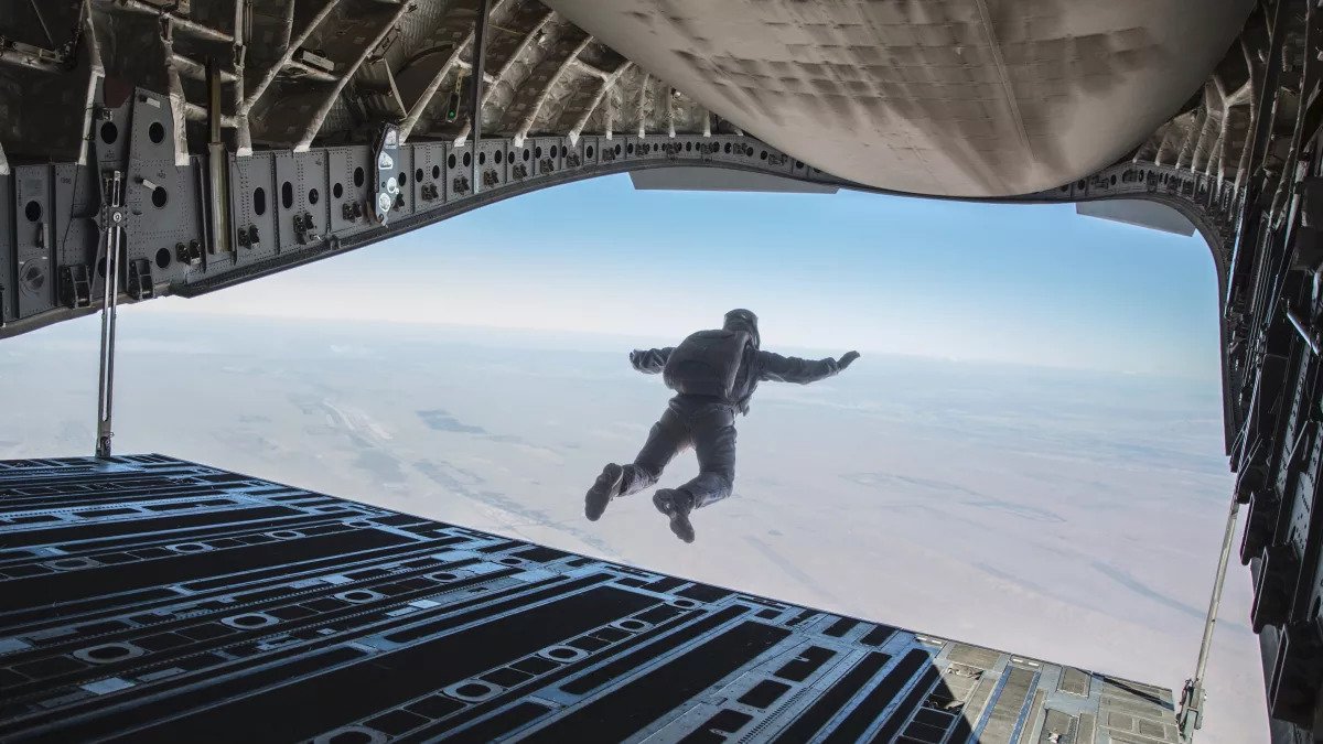 Tom Cruise všechny nebezpečné scény natáčí sám bez dubléra.