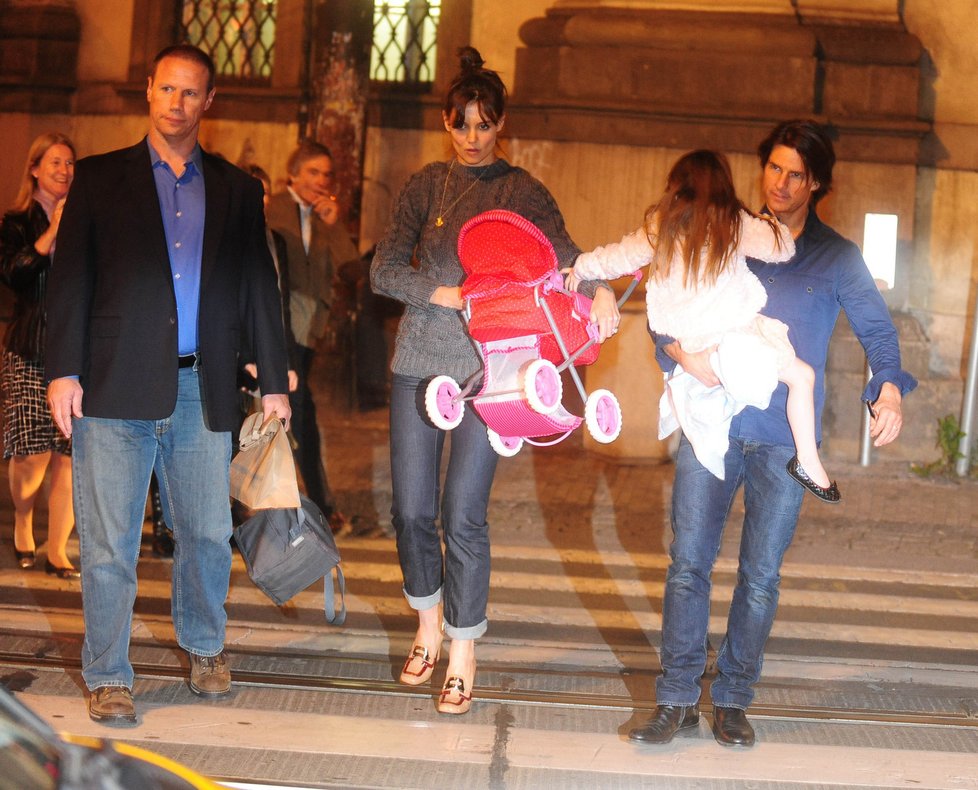 Tom Cruise s rodinou v Praze