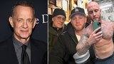 Tom Hanks vzal syna na milost! Potetovaný týpek s drogovou minulostí skoro zemřel