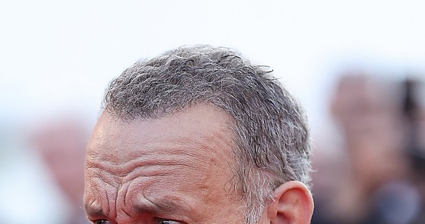 Naštvaný Tom Hanks na červeném koberci