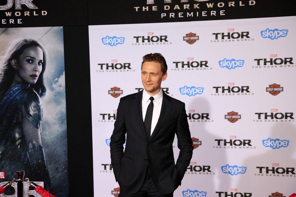 Tom Hiddleston v roli Lokiho v Thorovi dokazuje, že charizma mu rozhodně nechybí