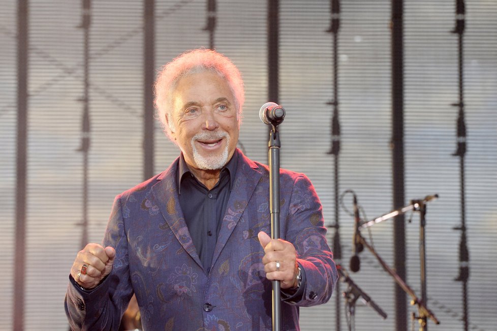 Tom Jones zazpíval několik svých hitů.