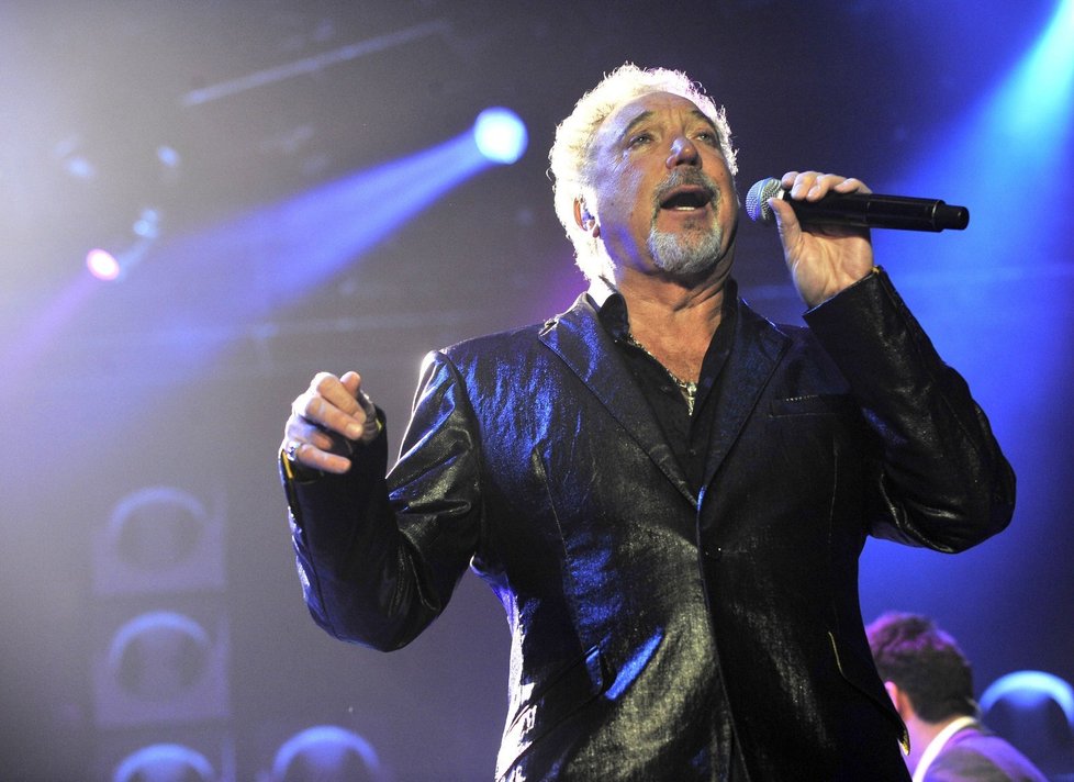 Tom Jones vystoupil na koncertě v pražské O2 areně