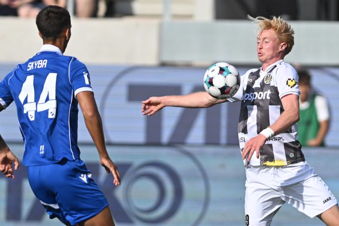 ONLINE: Baník v deseti vyrovnal v Hradci. Dvě červené za poločas v Jablonci ONLINE: Baník v deseti vyrovnal v Hradci. Dvě červené za poločas v Jablonci