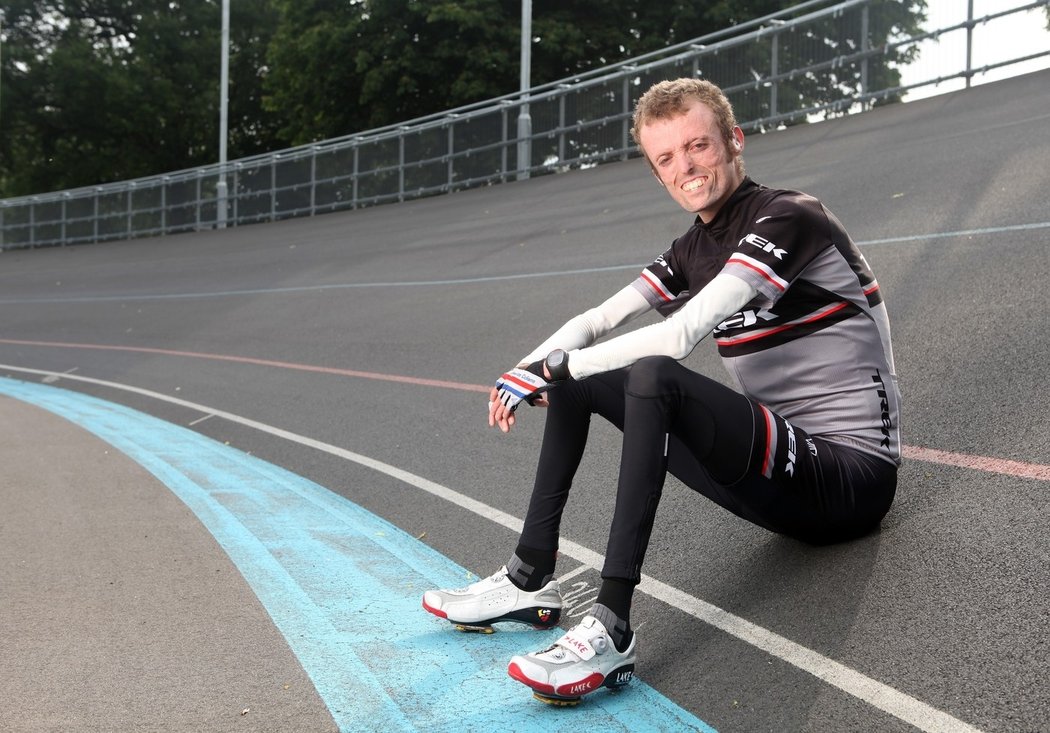 Cyklista Tom Staniford na velodromu v londýnském Herne Hill, kde trénuje každý den