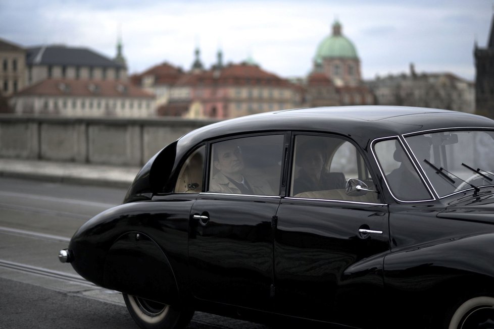 Toman je historické drama o rozporuplné osobě vedoucího odboru zahraniční rozvědky Zdeňka Tomana, který významně ovlivnil politický vývoj v Československu v letech 1945 až 1948, a s jehož velkým přispěním se chopila politickým pučem moci Komunistická strana.