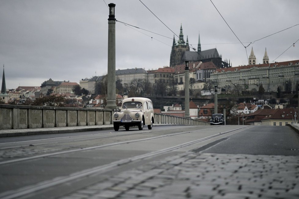 Toman je historické drama o rozporuplné osobě vedoucího odboru zahraniční rozvědky Zdeňka Tomana, který významně ovlivnil politický vývoj v Československu v letech 1945 až 1948, a s jehož velkým přispěním se chopila politickým pučem moci Komunistická strana.