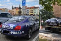 Z Bentley za 5 milionů s nápisy "Smrt fízlům" je vrak: Exšéfovi jihočeského podsvětí po letech vrátili zabavené auto, chce se soudit