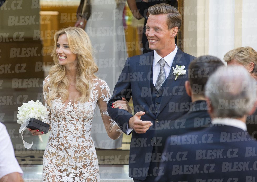 Tennis champ Berdych marries model Ester Satorova