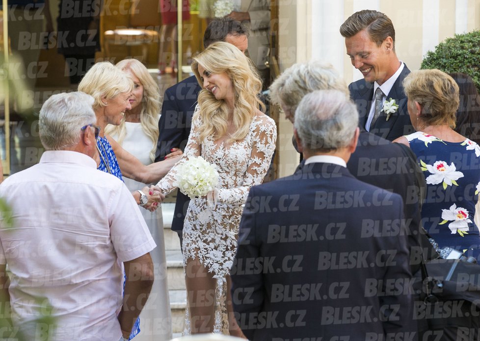 Tennis champ Berdych marries model Ester Satorova