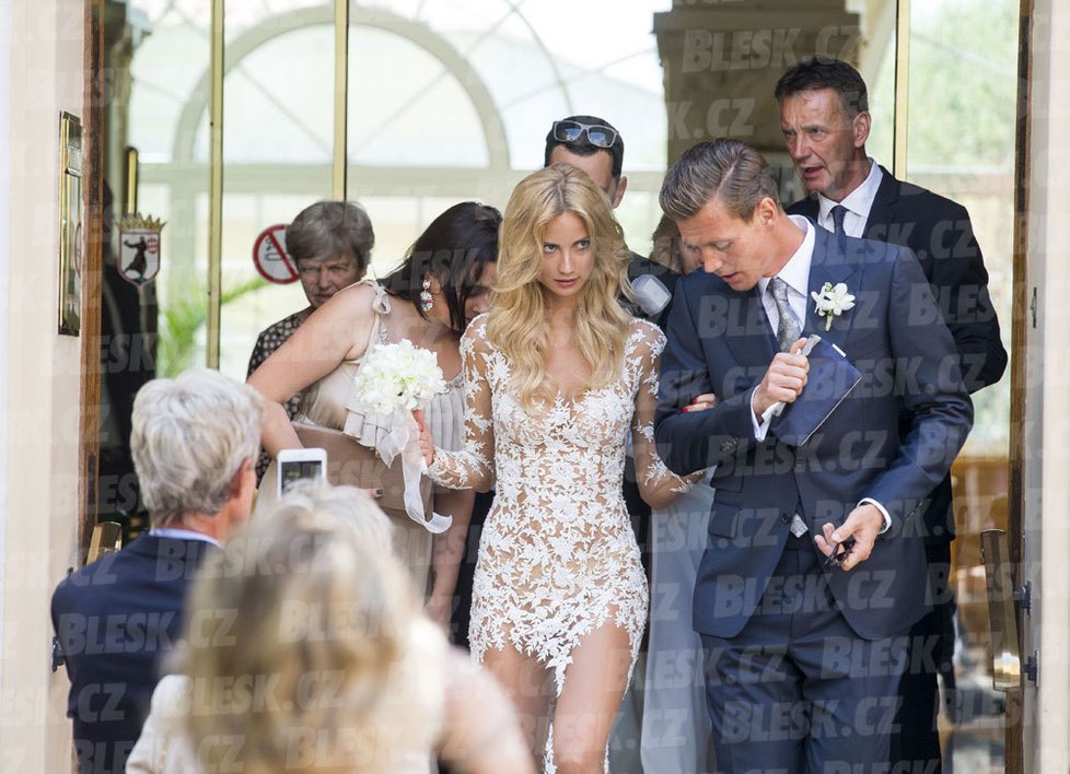 Tennis champ Berdych marries model Ester Satorova