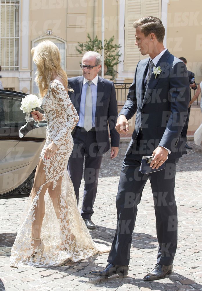 Tennis champ Berdych marries model Ester Satorova