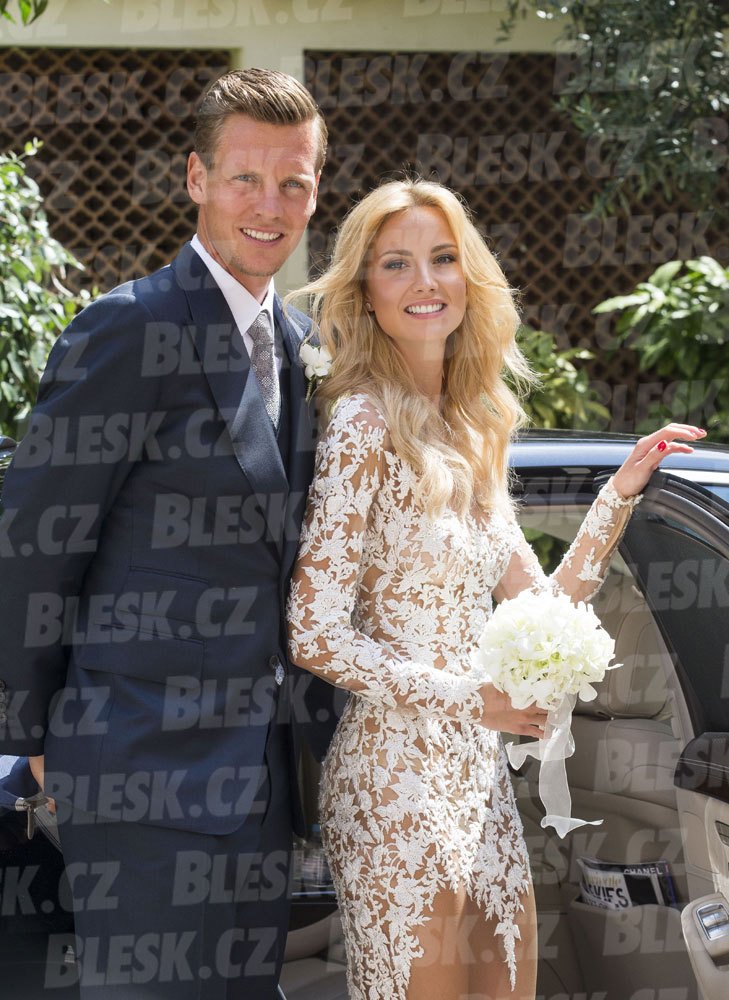 Tennis champ Berdych marries model Ester Satorova