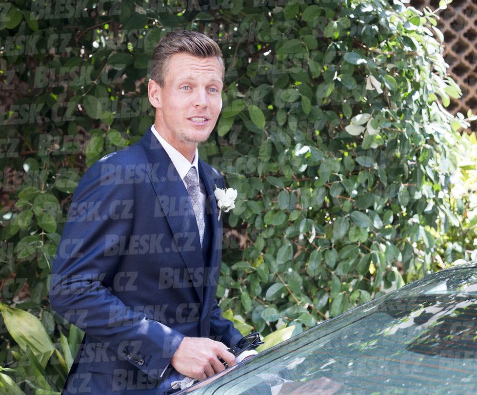 Tennis champ Berdych marries model Ester Satorova