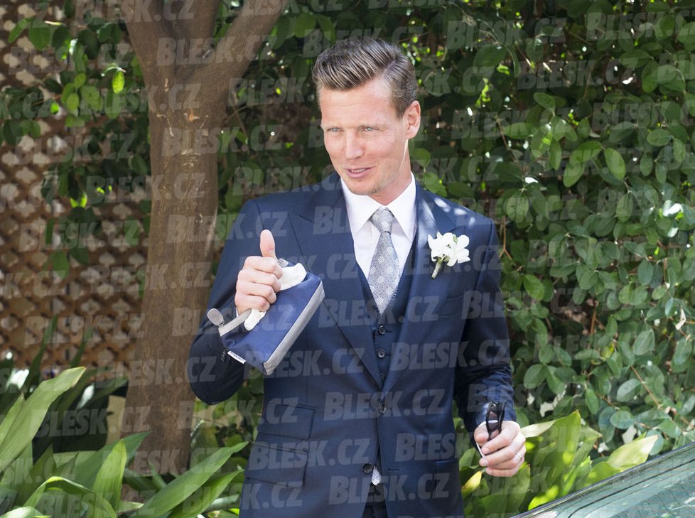 Tennis champ Berdych marries model Ester Satorova