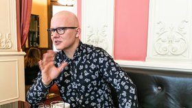 Bývalý moderátor ČT Tomáš Drahoňovský trpí alopecií. 