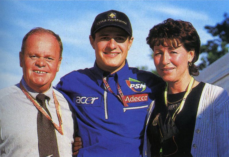 Během svého prvního závodního víkendu ve formuli 1 si našel Tomáš čas na své rodiče