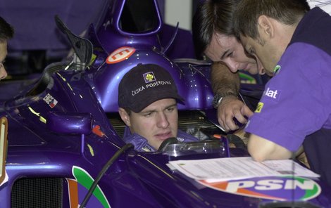 Tomáš Enge odjel v kokpitu formule 1 tři závody.