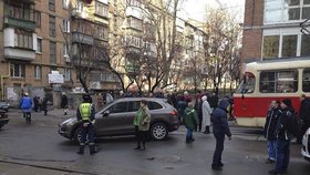 Manželka Tomáše Fialy zaparkovala tak nešikovně, že na tři hodiny zablokovala veřejnou dopravu v Kyjevě.
