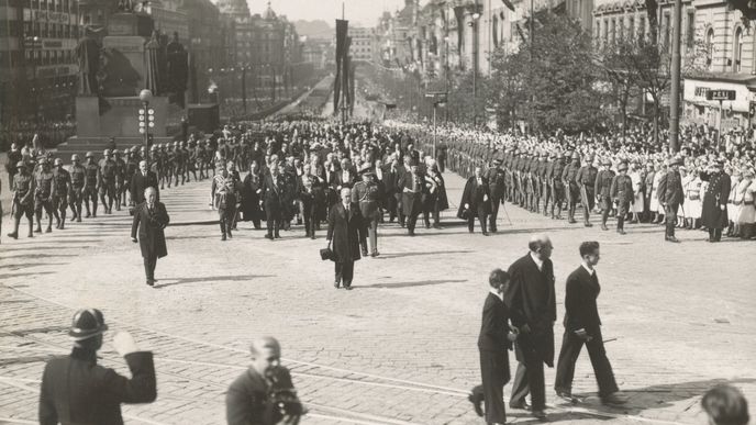 Poslední cesta prezidenta T. G. Masaryka Prahou. Václavské náměstí