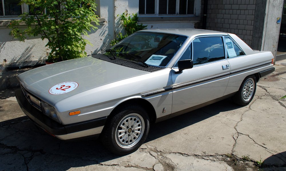 Toto zachovalé kupé Lancia Gamma 2500 z roku 1982 se dalo ve Švýcarsku koupit za 12 tisíc švýcarských Franků.