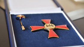 Halík na německé ambasádě převzal státní vyznamenání. (21. 10. 2019)