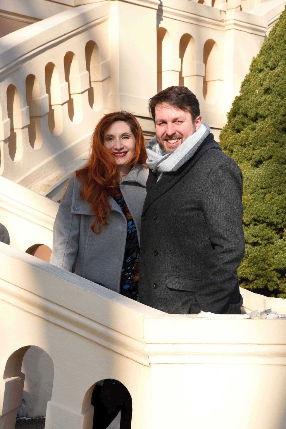 Tomáš Hauptvogel s těhotnou manželkou Monikou vyrazili na procházku v romantickém parku zámku Štiřín. Místní hotel, park, wellness i místní restauraci si oblíbili již před lety.