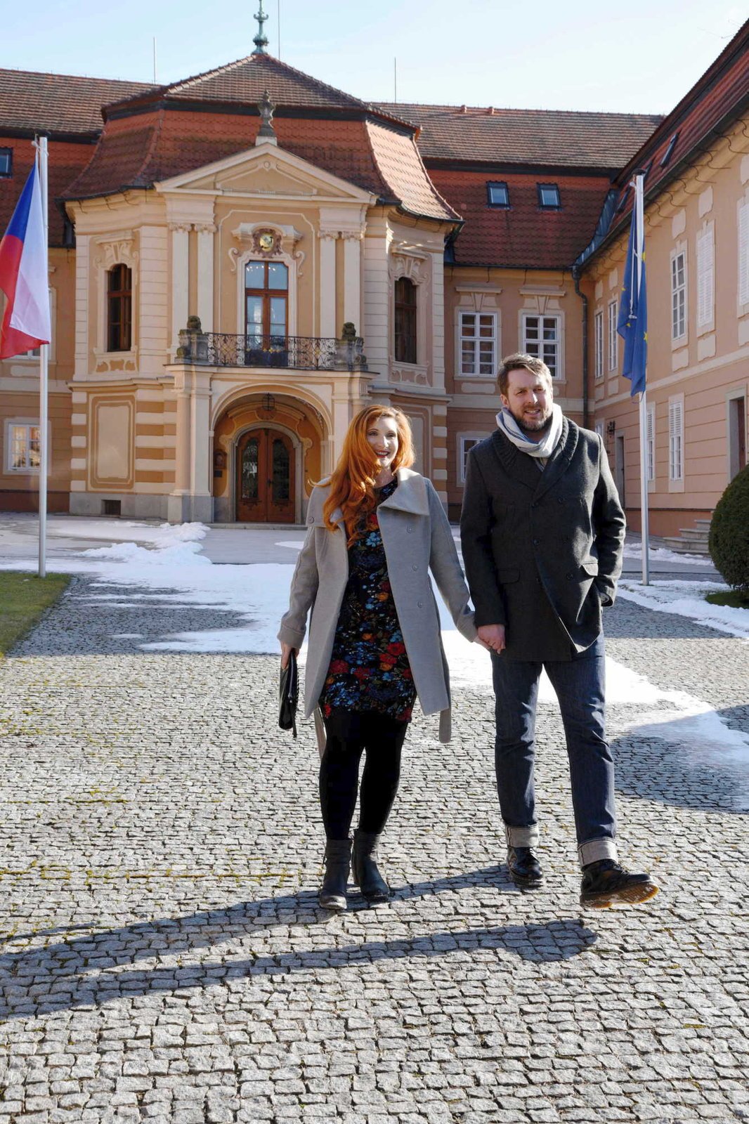 Tomáš Hauptvogel s těhotnou manželkou Monikou vyrazili na procházku v romantickém parku zámku Štiřín. Místní hotel, park, wellness i místní restauraci si oblíbili již před lety.