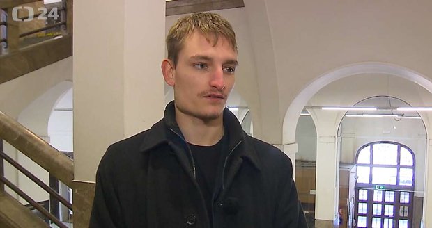 Student historie Tomáš Hercík běžel varovat před vrahem na filozofické fakultě.