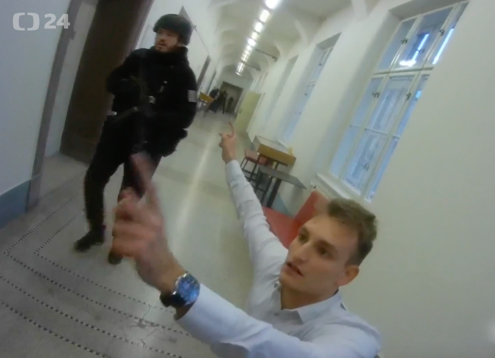 Student historie Tomáš Hercík běžel varovat před vrahem na filozofické fakultě.