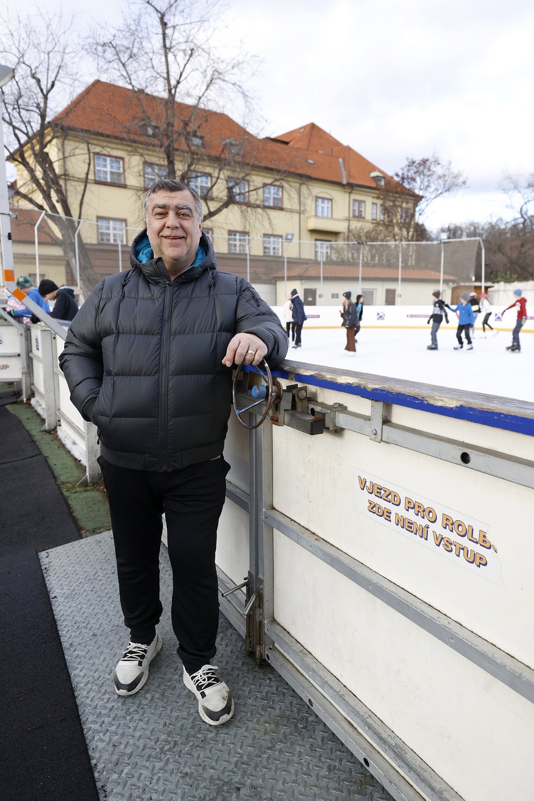 Hokejová legenda Jelínek končí jako správce kluziště Na Františku.