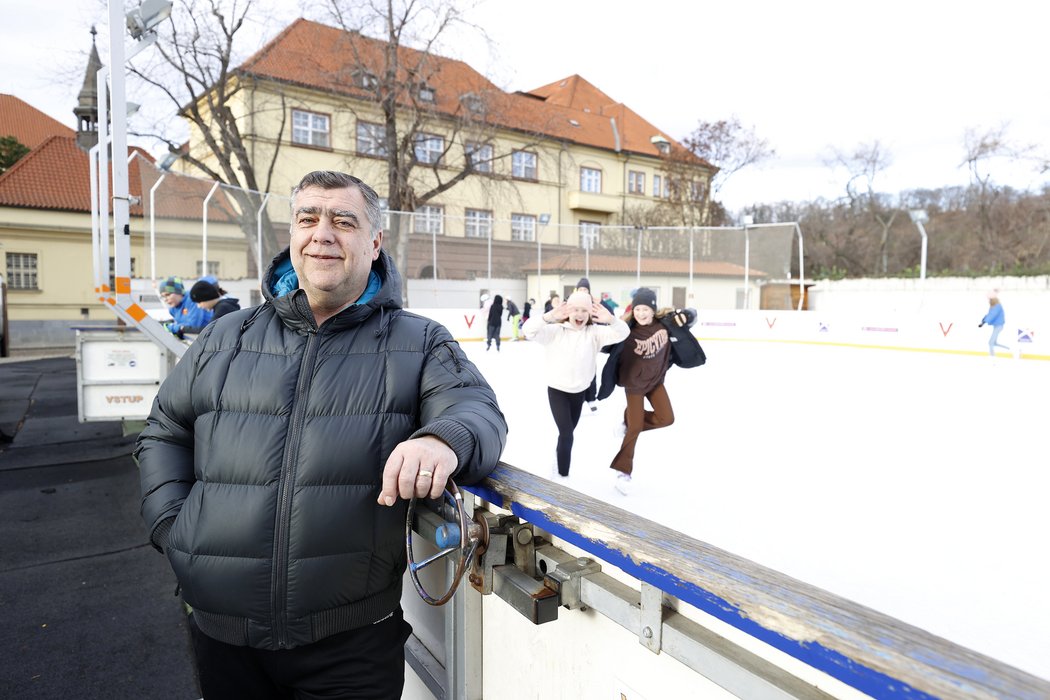 Hokejová legenda Jelínek končí jako správce kluziště Na Františku.