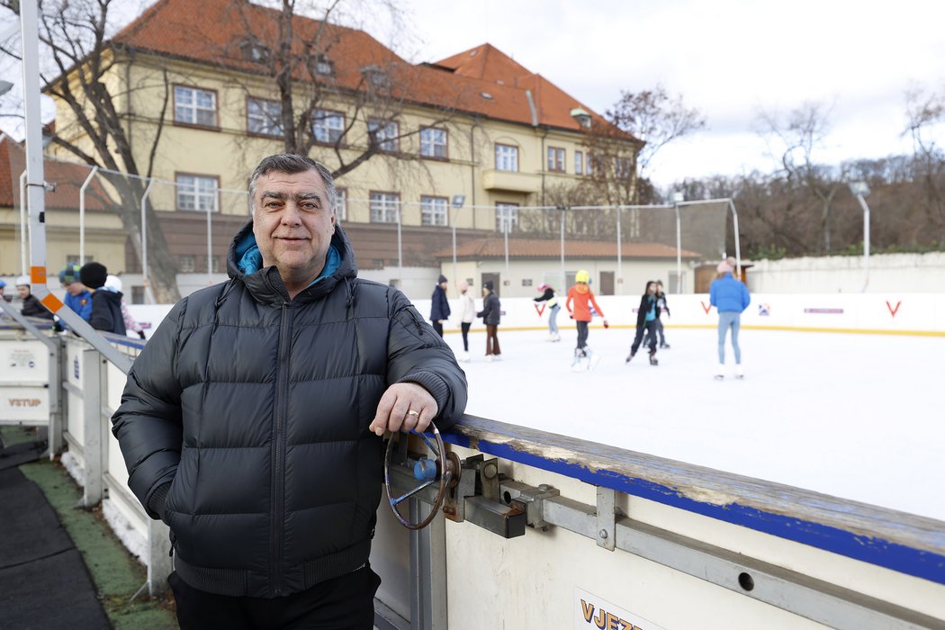 Hokejová legenda Jelínek končí jako správce kluziště Na Františku.