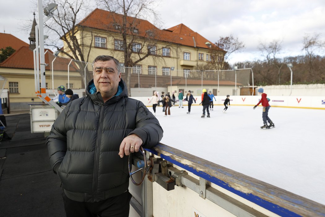 Hokejová legenda Jelínek končí jako správce kluziště Na Františku.