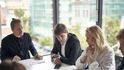 Tomáš Klus se stal na měsíc šéfredaktorem časopis Maminka. Při práci mu zdatně asistovali další muži, mimo jiné Marek Hilšer. Tomáš Klus se stal na měsíc šéfredaktorem časopis Maminka. Při práci mu zdatně asistovali další muži, mimo jiné Marek Hilšer.