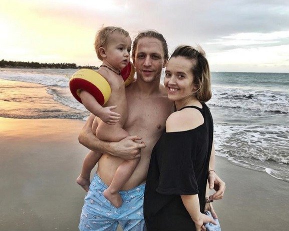 Tomáš Klus s manželkou a synem na dovolené