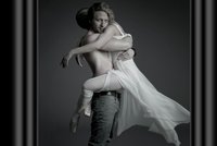 Slavík Tomáš Klus: Polonahý objímal neznámou baletku