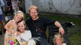 Tomáš Klus s rodinou