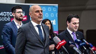Motoristé sázejí na přeběhlíky. Kontroverzní brněnský lídr kráčí v závěsu ministryně Mrázové Motoristé sázejí na přeběhlíky. Kontroverzní brněnský lídr kráčí v závěsu ministryně Mrázové