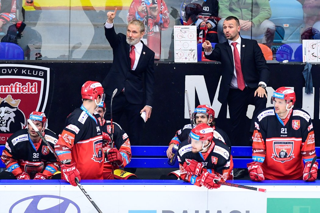 Trenérské duo na střídačce Hradce Tomáš Martinec a Ladislav Čihák