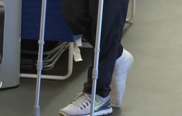 Tomáš Měcháček s poraněnou nohou