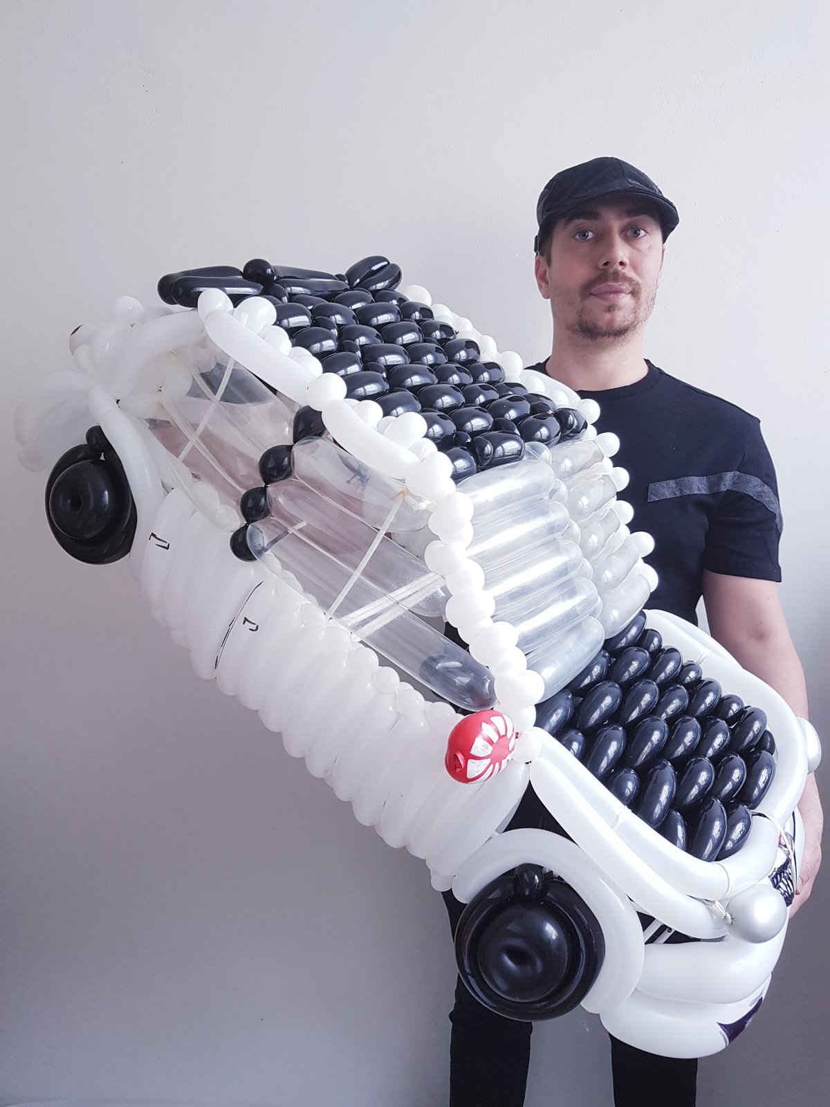 Tomáš Okurek s modelem Mazdy, chtěl jej majitel stejného typu auta. 