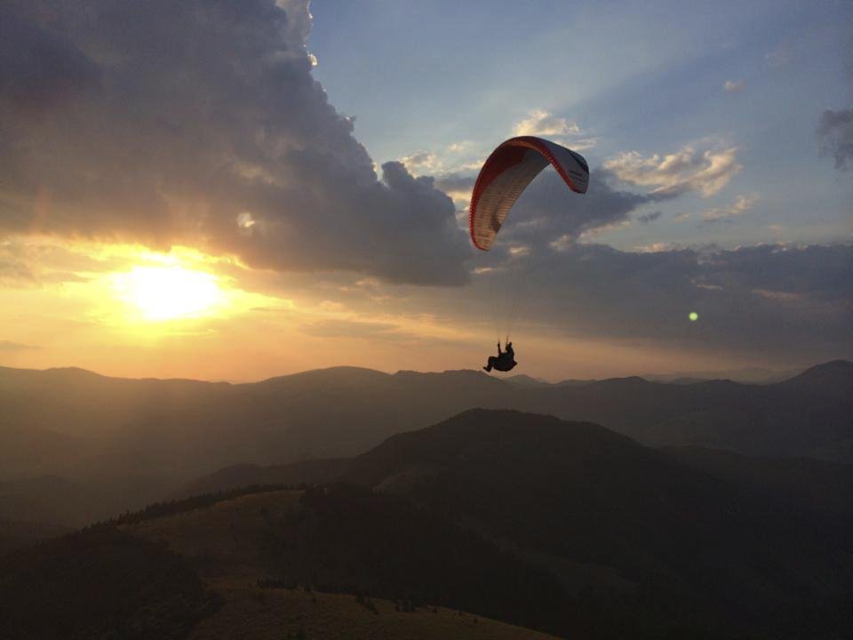 Tomáš miloval paragliding.