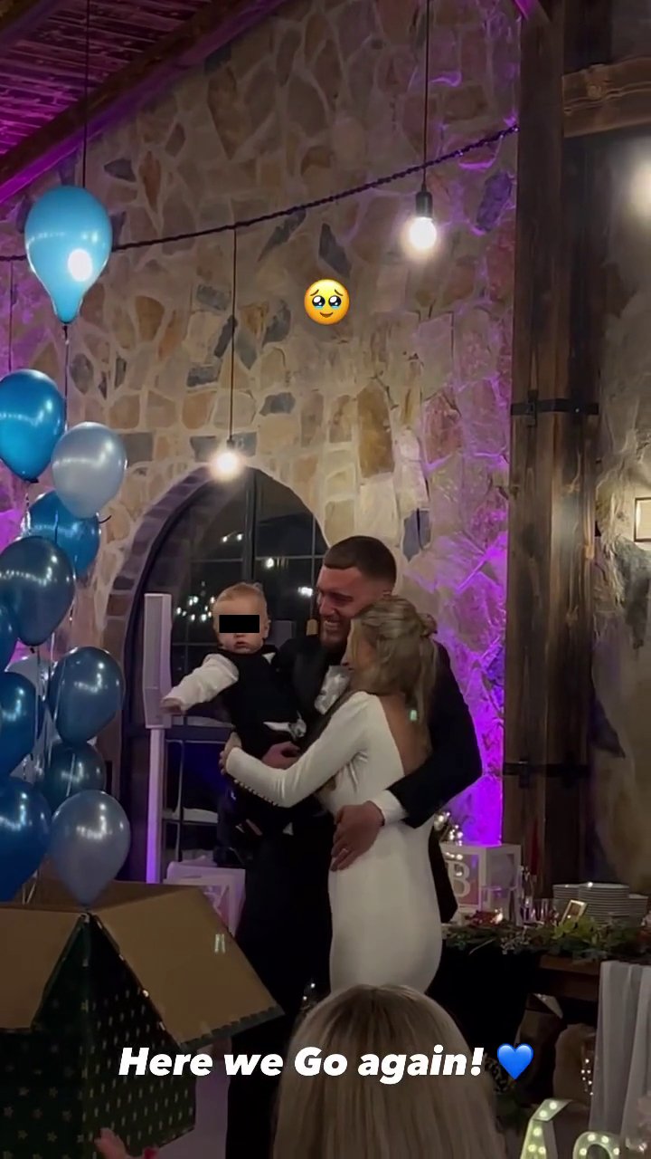 Petráškovi nejprve odtajnili pohlaví druhého dítěte svatebčanům, posléze i svým sledujícím na Instagramu.