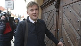 Tomáš Petříček (ČSSD) coby kandidát na ministra zahraničí vyrazil na schůzku s Andrejem Babišem (ANO) (2. 10. 2018).