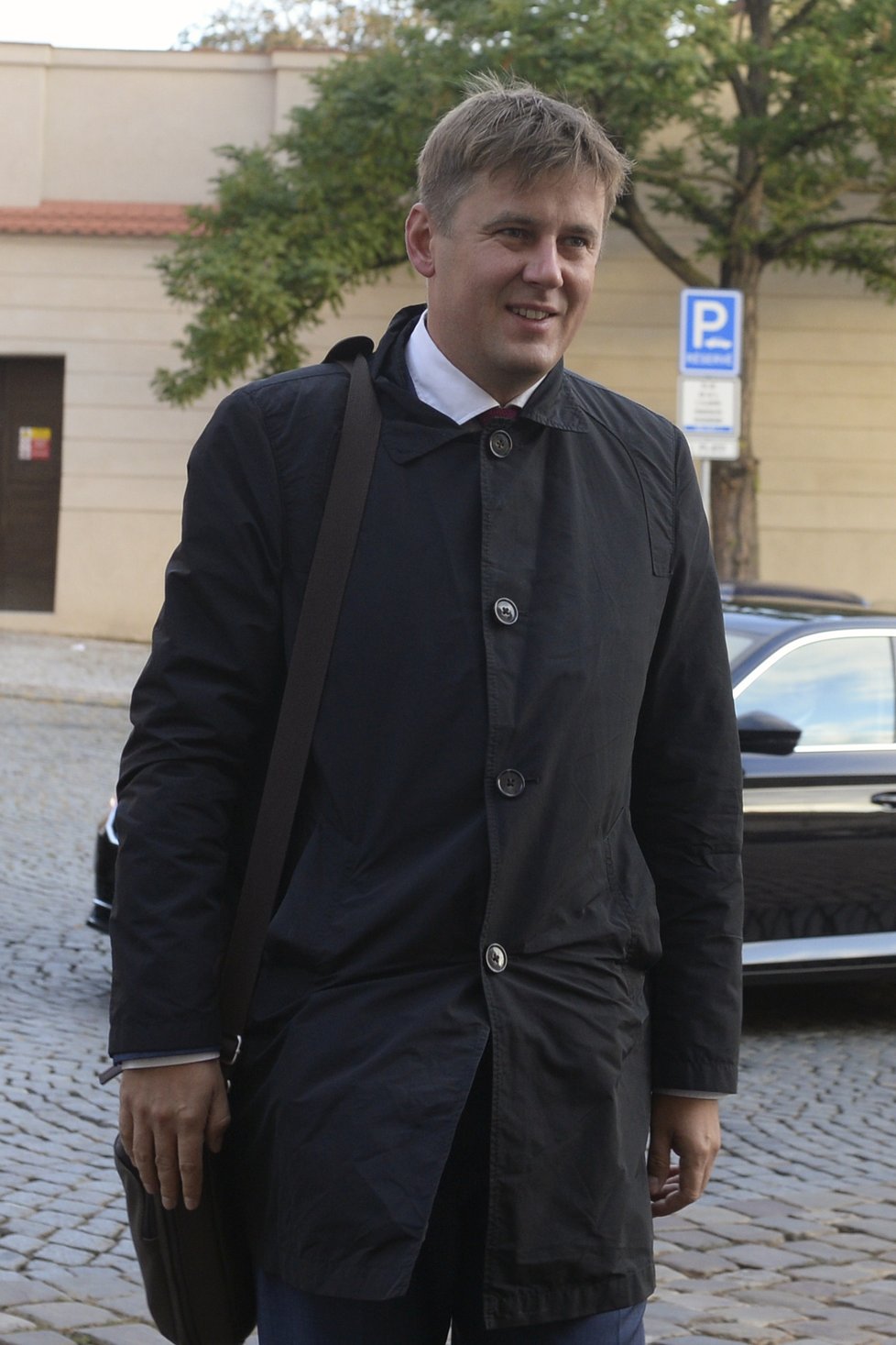 Tomáš Petříček (ČSSD) coby kandidát na ministra zahraničí vyrazil na schůzku s Andrejem Babišem (ANO) (2.10.2018)