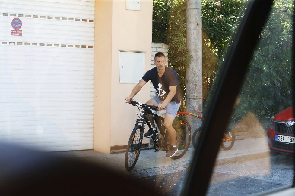 Tomáš Plekanec ráno po oznámení rozchodu s Lucií Vondráčkovou odjel na letiště a odletěl do Kanady.