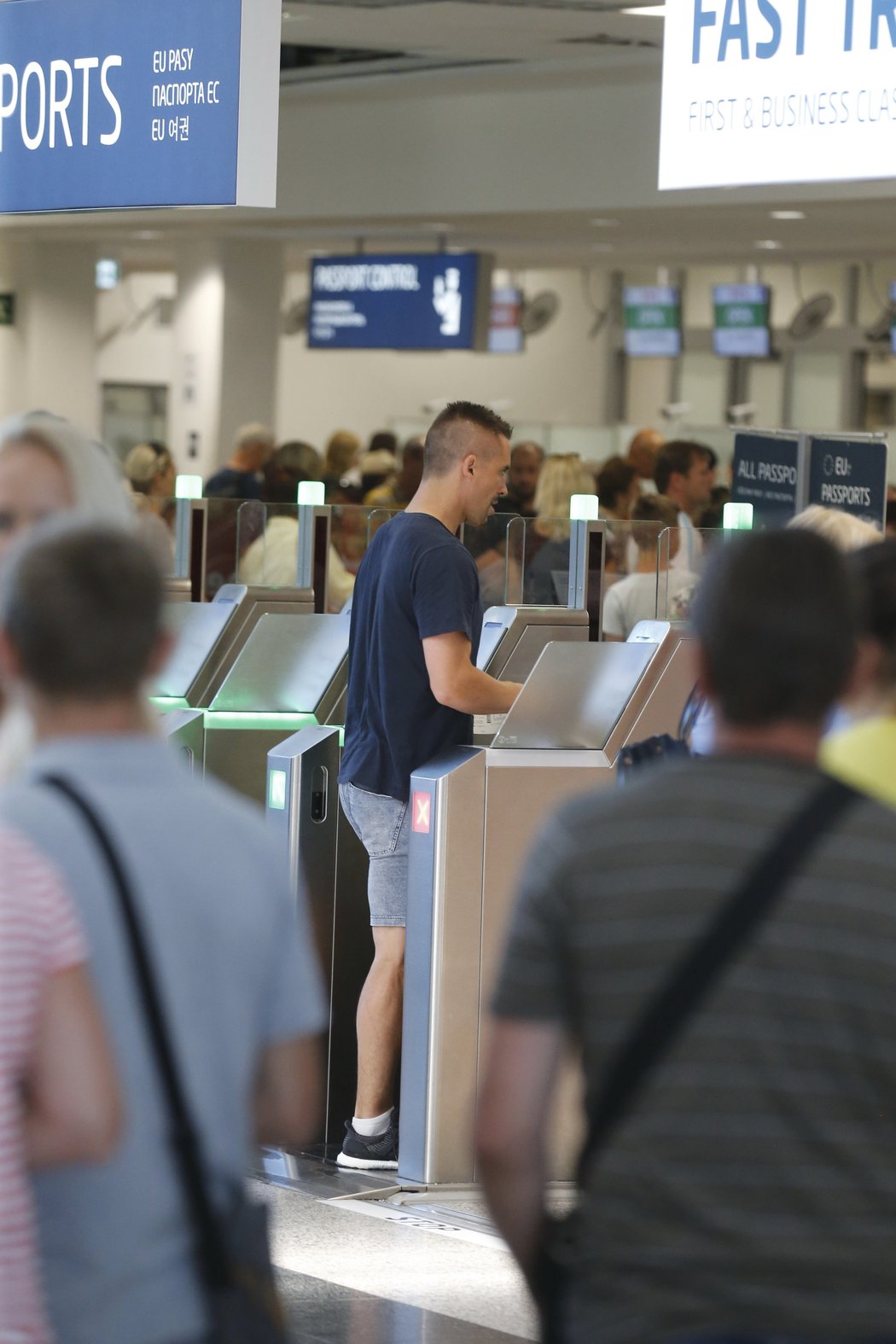 Tomáš Plekanec ráno po oznámení rozchodu s Lucii Vondráčkovou odjel na letiště a odletěl do Kanady.