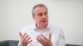 Poradce premiéra Petra Fialy Tomáš Pojar při rozhovoru pro Blesk